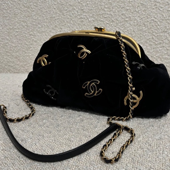 Authentic Pre-Owned Chanel CC Chain Dome Frame Clutch Embellishment Velvet - Picture 13 of 15